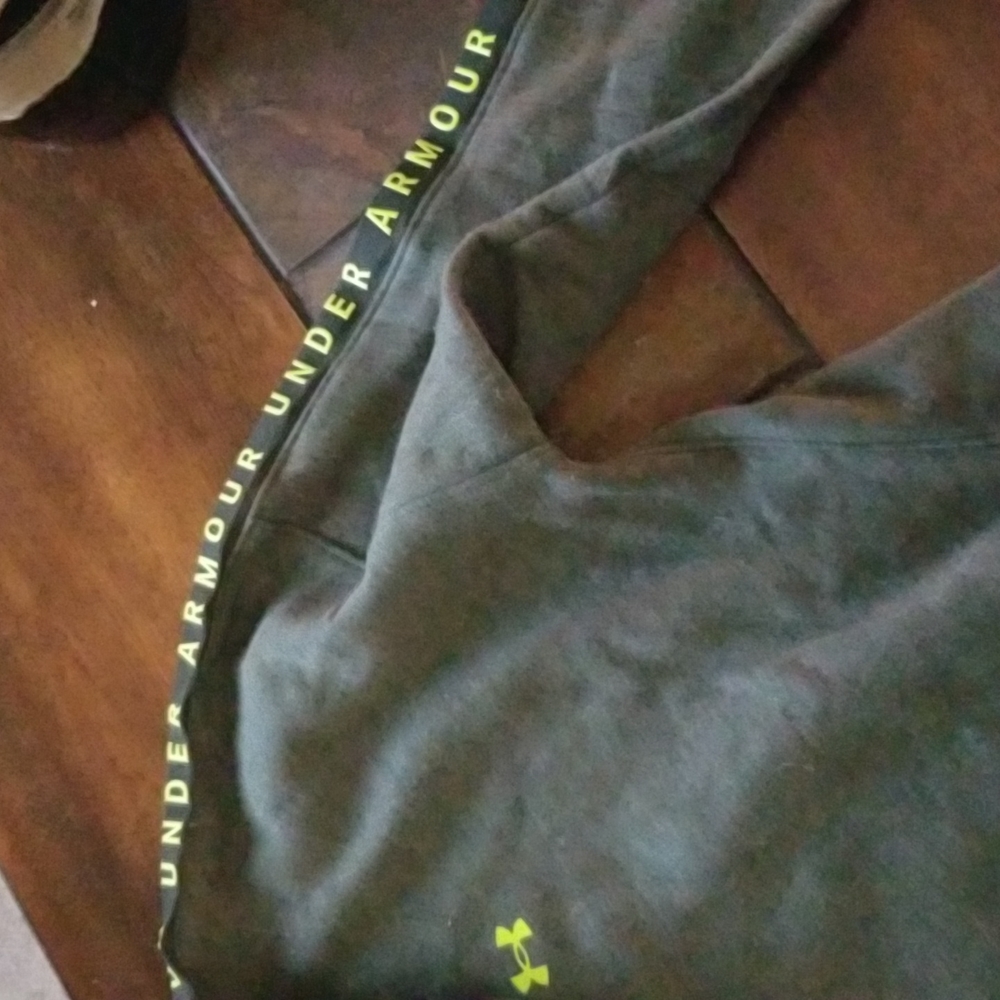 Under Armour pullover - Picture 3 of 5